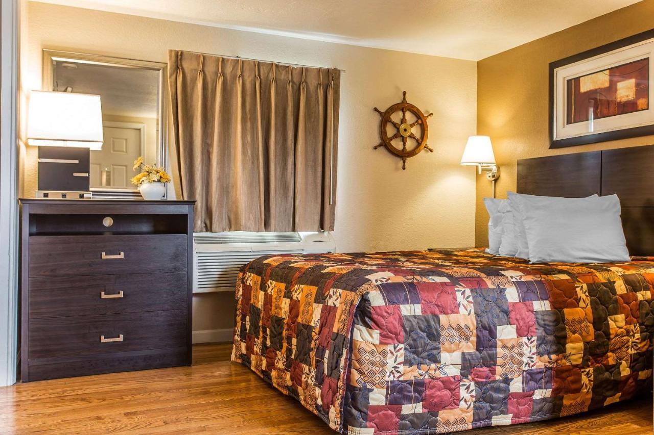 Rodeway Inn & Suites Nags Head Bagian luar foto