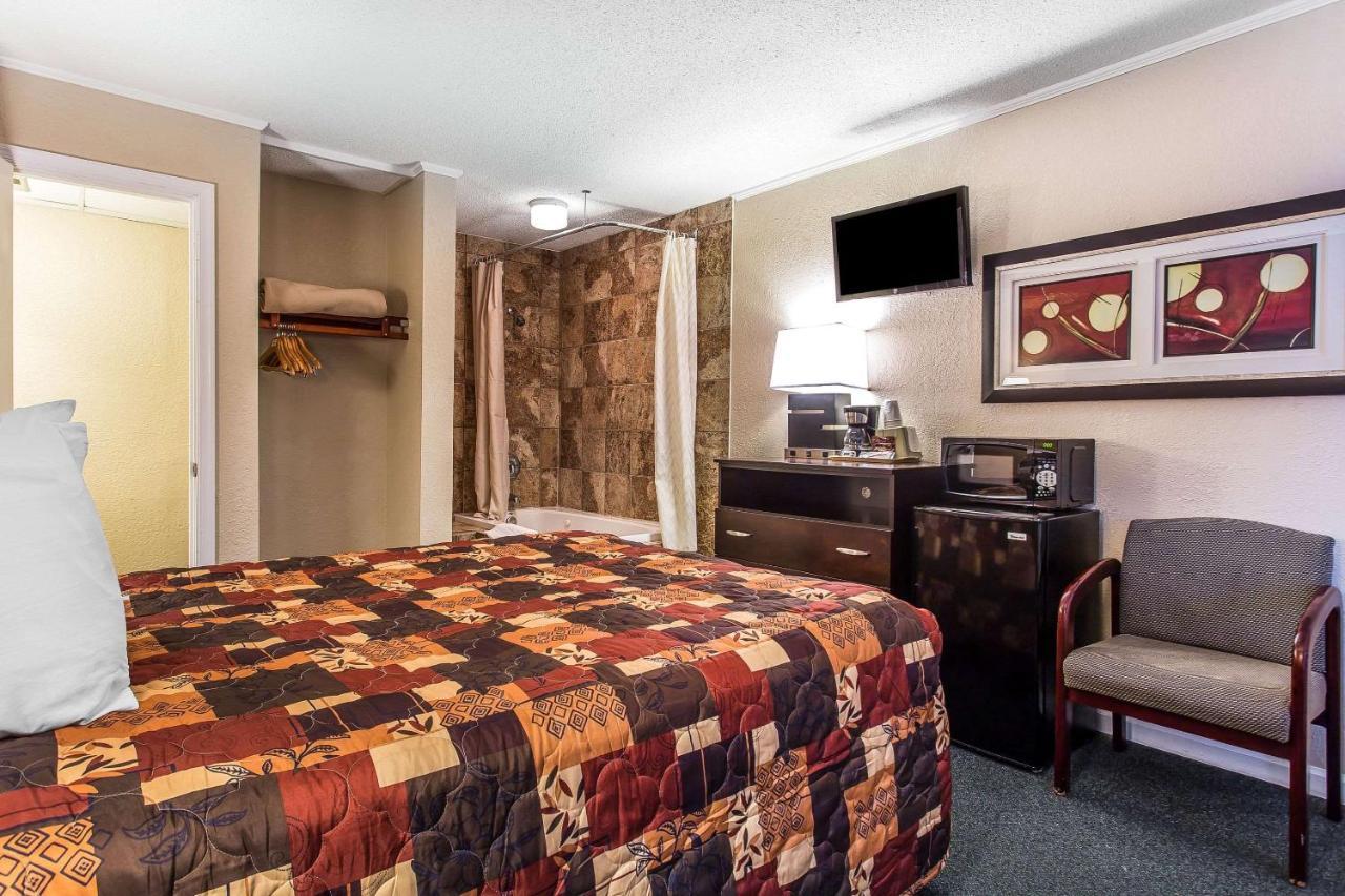 Rodeway Inn & Suites Nags Head Bagian luar foto